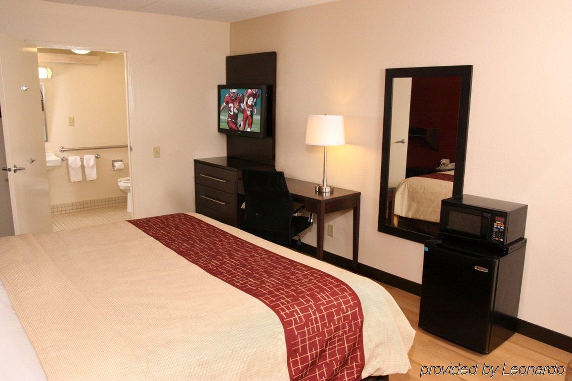 Red Roof Inn Plus+ St. Louis - Forest Park / Hampton Ave. Номер фото