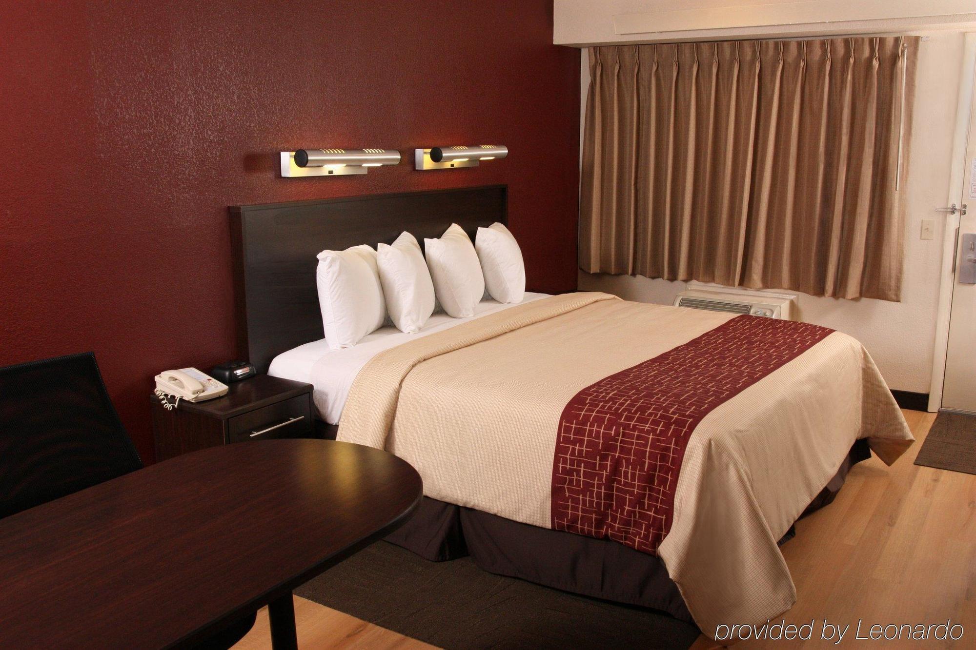 Red Roof Inn Plus+ St. Louis - Forest Park / Hampton Ave. Номер фото