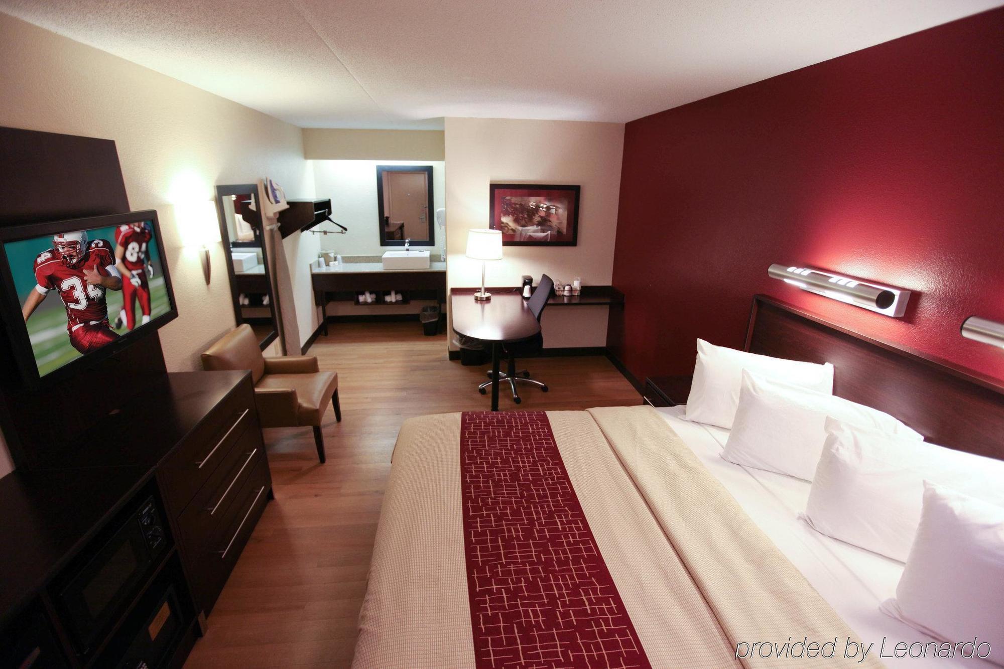 Red Roof Inn Plus+ St. Louis - Forest Park / Hampton Ave. Номер фото